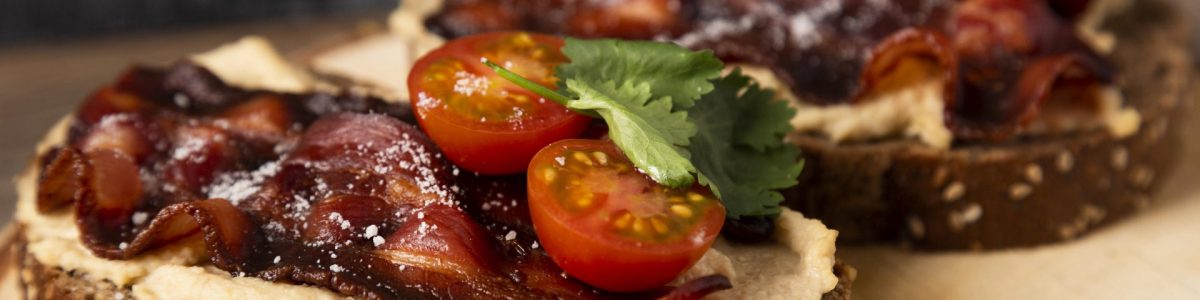 sabrosos-bocadillos-con-tomate-y-tocino